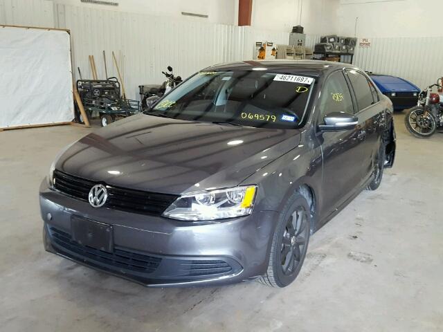 3VWDX7AJ1CM069579 - 2012 VOLKSWAGEN JETTA SE Grafit foto 2