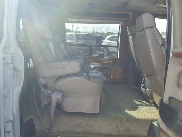 1GBFG15R7V1082608 - 1997 CHEVROLET EXPRESS G1 WHITE photo 6