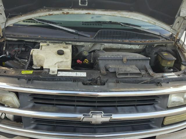 1GBFG15R7V1082608 - 1997 CHEVROLET EXPRESS G1 WHITE photo 7