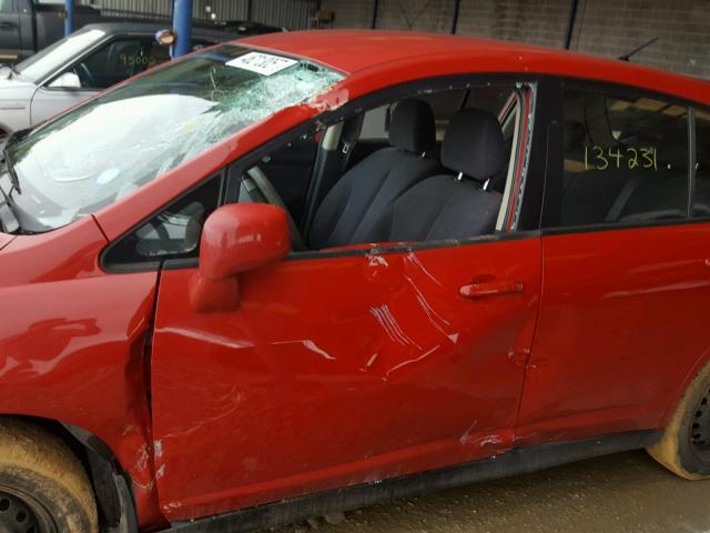 3N1BC13E18L367889 - 2008 NISSAN VERSA S RED photo 9