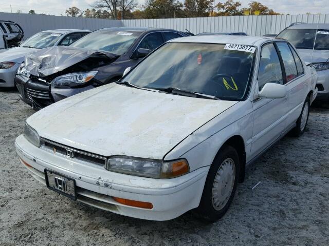 1HGCB7654NA076570 - 1992 HONDA ACCORD LX WHITE photo 2