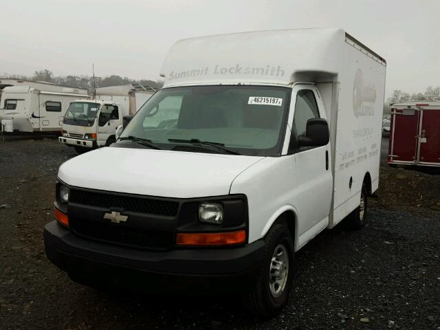 1GBHG31U071168957 - 2007 CHEVROLET EXPRESS G3 WHITE photo 2