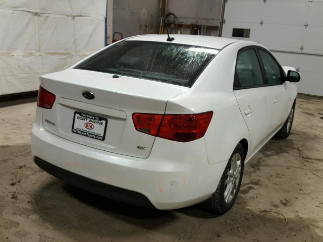 KNAFU4A23C5531588 - 2012 KIA FORTE EX WHITE photo 4