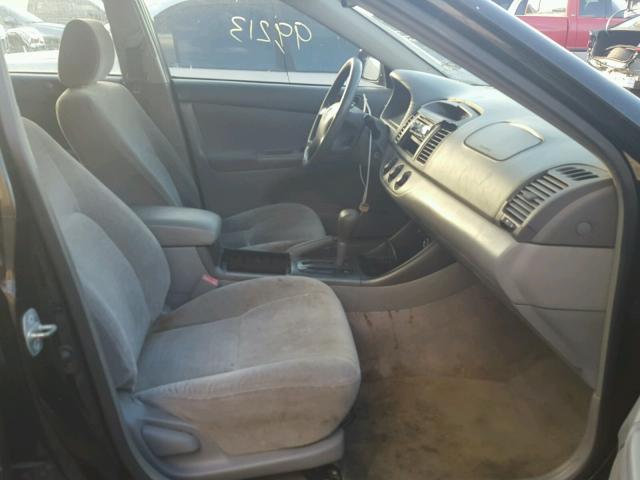 JTDBE32K420100440 - 2002 TOYOTA CAMRY LE 黑色 照片 5