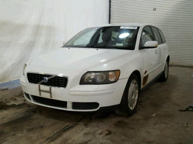 YV1MW382352078852 - 2005 VOLVO V50 2.4I WHITE photo 2