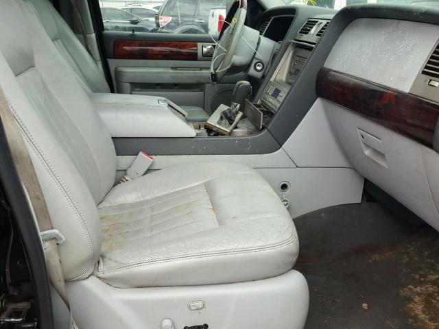 5LMFU28R84LJ05928 - 2004 LINCOLN NAVIGATOR Czarny zdjęcie 5