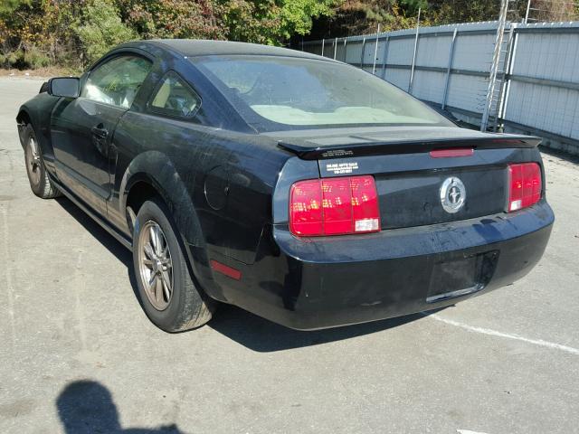 1ZVHT80N685105528 - 2008 FORD MUSTANG BLACK photo 3