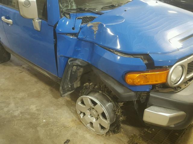 JTEBU11FX70058810 - 2007 TOYOTA FJ CRUISER BLUE photo 9