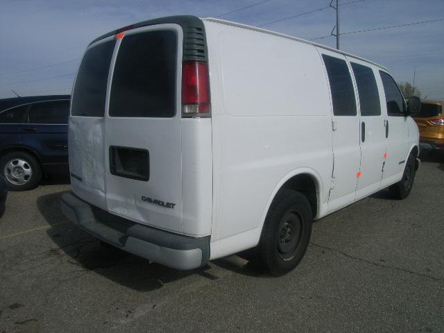 1GCFG25R1Y1143800 - 2000 CHEVROLET EXPRESS G2 WHITE photo 4