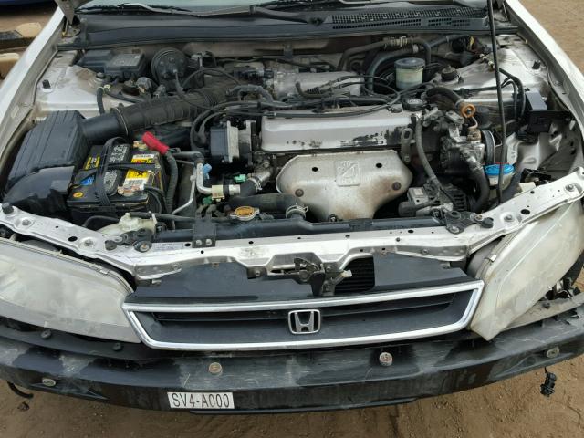 1HGCD5631TA291902 - 1996 HONDA ACCORD LX BROWN photo 7