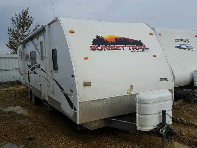 4V0TC3126AE005543 - 2010 CROS TRAILER WHITE photo 1