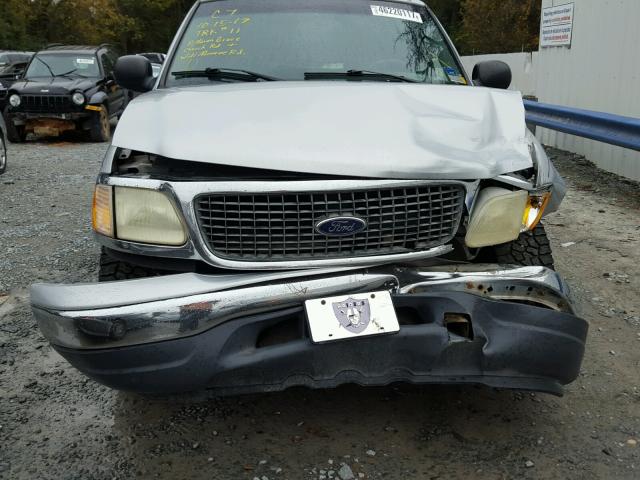 1FMRU15LX2LA75340 - 2002 FORD EXPEDITION SILVER photo 9