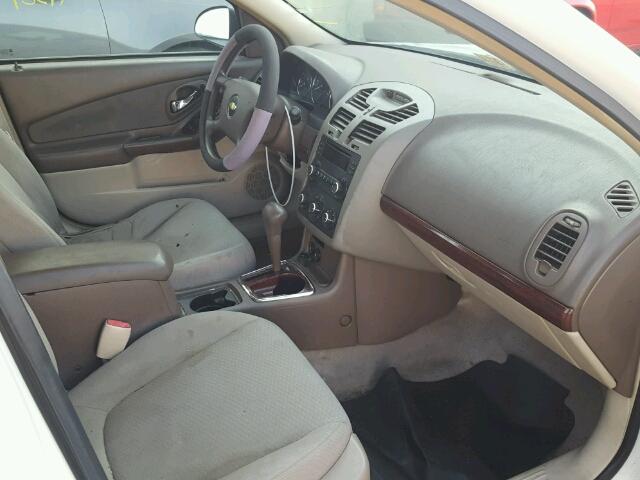 1G1ZS51F46F105317 - 2006 CHEVROLET MALIBU LS WHITE photo 5