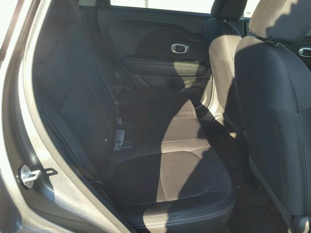 KNDJN2A20F7207375 - 2015 KIA SOUL GRAY photo 6