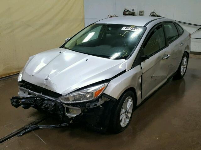 1FADP3F20HL257473 - 2017 FORD FOCUS SILVER photo 2