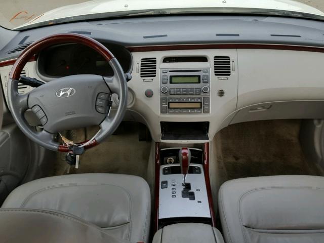 KMHFC46F66A081475 - 2006 HYUNDAI AZERA SE WHITE photo 9