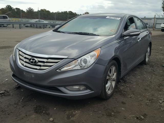 5NPEC4AC8BH273934 - 2011 HYUNDAI SONATA SE GRAY photo 2