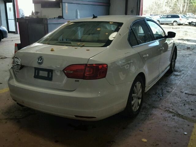 3VWD17AJ4EM426810 - 2014 VOLKSWAGEN JETTA SE 白色 照片 4