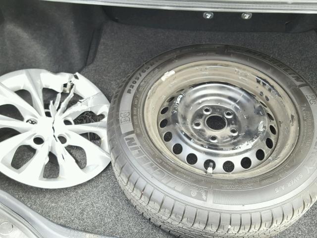 4T1BF1FK6HU410727 - 2017 TOYOTA CAMRY LE ნაცრისფერი ფოტო 9