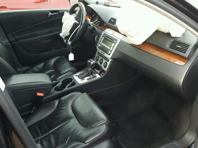 WVWEK73C88P086773 - 2008 VOLKSWAGEN PASSAT LUX BLACK photo 5