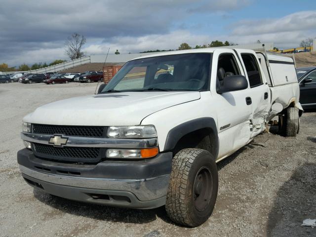 1GCHC23U72F135531 - 2002 CHEVROLET SILVERADO WHITE photo 2