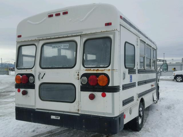 1GBJG31U471107595 - 2007 CHEVROLET EXPRESS G3 WHITE photo 4