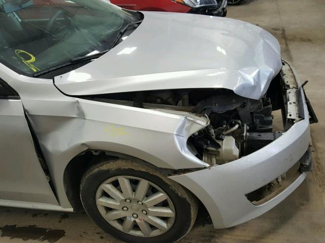 1VWAP7A31DC060131 - 2013 VOLKSWAGEN PASSAT S فضي صورة 9