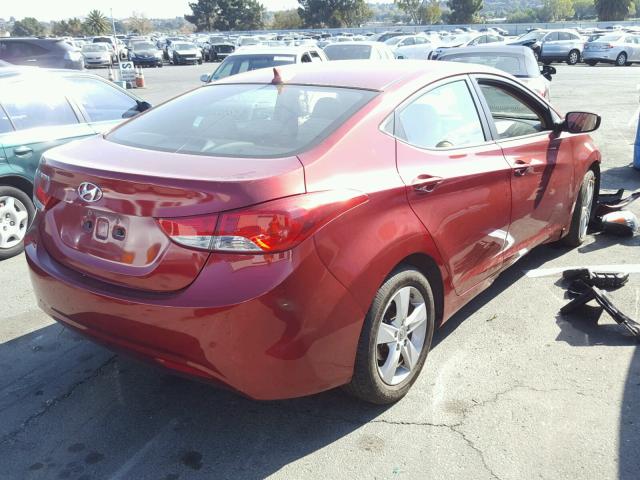 5NPDH4AE7DH345563 - 2013 HYUNDAI ELANTRA GL RED photo 4