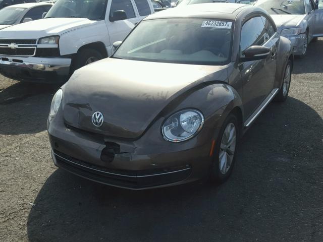 3VWJL7AT7DM630899 - 2013 VOLKSWAGEN BEETLE BROWN photo 2