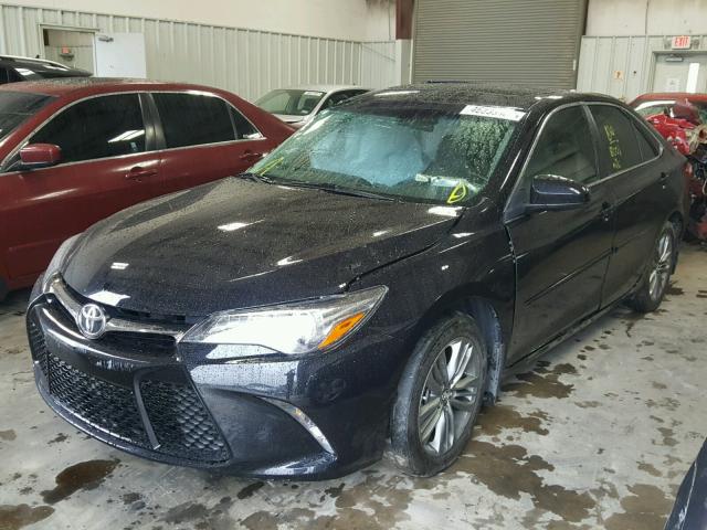 4T1BF1FK7FU111552 - 2015 TOYOTA CAMRY LE შავი ფოტო 2