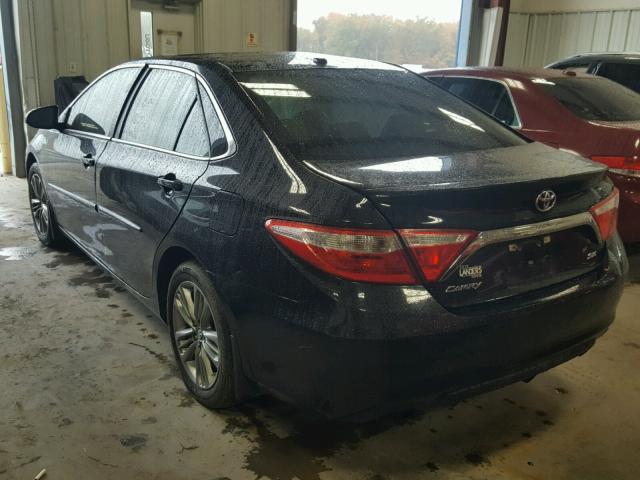 4T1BF1FK7FU111552 - 2015 TOYOTA CAMRY LE შავი ფოტო 3