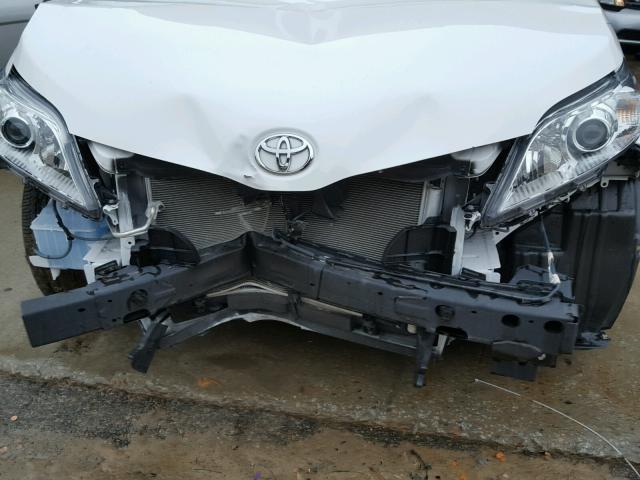 5TDZK3DC6FS607890 - 2015 TOYOTA SIENNA BAS WHITE photo 9