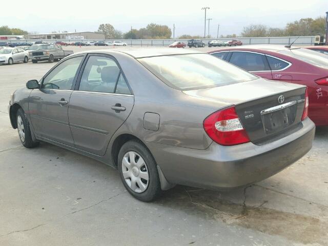 JTDBE32K820039223 - 2002 TOYOTA CAMRY LE ნაცრისფერი ფოტო 3