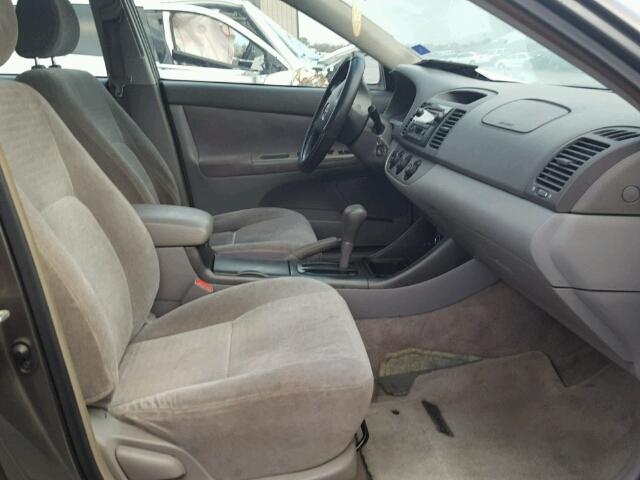 JTDBE32K820039223 - 2002 TOYOTA CAMRY LE ნაცრისფერი ფოტო 5