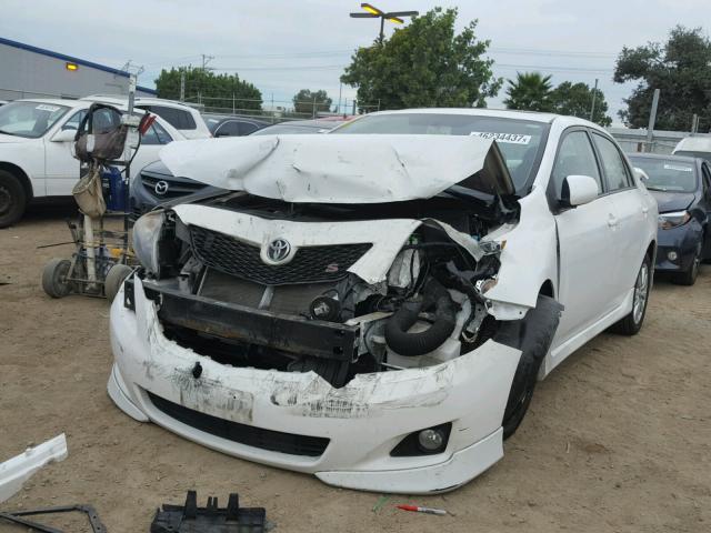 1NXBU40E19Z010313 - 2009 TOYOTA COROLLA BA WHITE photo 2