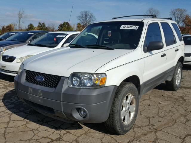 1FMCU931X5KC23177 - 2005 FORD ESCAPE XLT WHITE photo 2