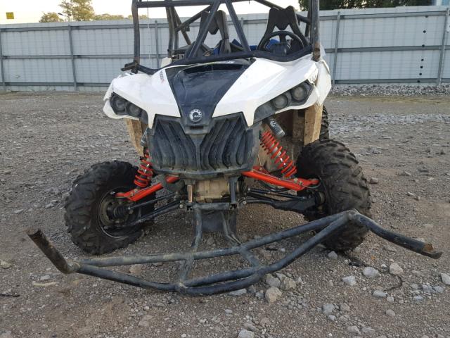 3JBPGAP27JJ000023 - 2018 CAN-AM MAVERICK 1 WHITE photo 9