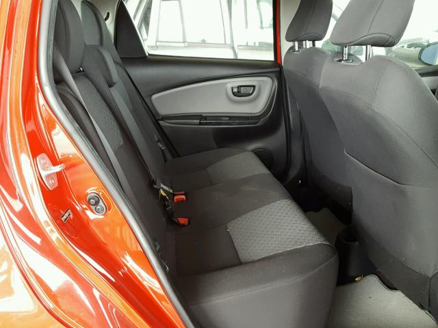 VNKKTUD39FA027039 - 2015 TOYOTA YARIS RED photo 6