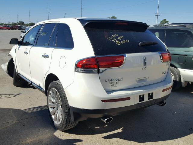 2LMDJ6JK8DBL34346 - 2013 LINCOLN MKX WHITE photo 3