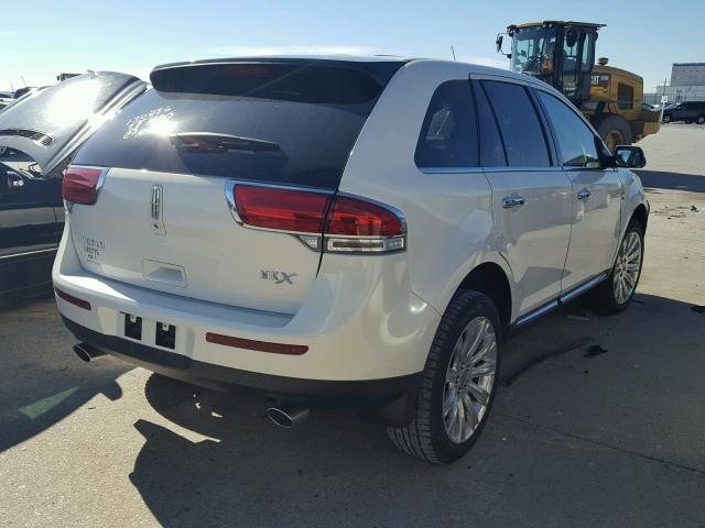 2LMDJ6JK8DBL34346 - 2013 LINCOLN MKX WHITE photo 4