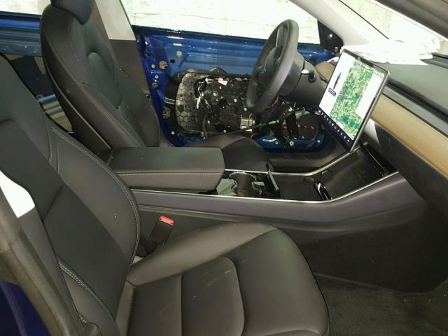 5YJ3E1EA7JF032565 - 2018 TESLA MODEL 3 ლურჯი ფოტო 5