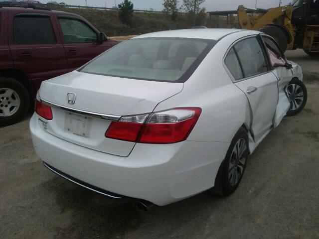 1HGCR2F30DA030231 - 2013 HONDA ACCORD LX WHITE photo 4