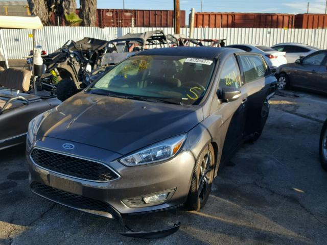 1FADP3F21GL315413 - 2016 FORD FOCUS SE GRAY photo 2