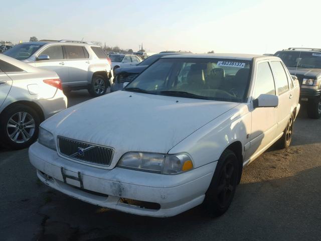 YV1LS55A0X2619437 - 1999 VOLVO S70 WHITE photo 2