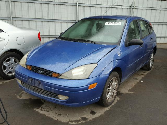 3FAFP37333R121431 - 2003 FORD FOCUS ZX5 BLUE photo 2