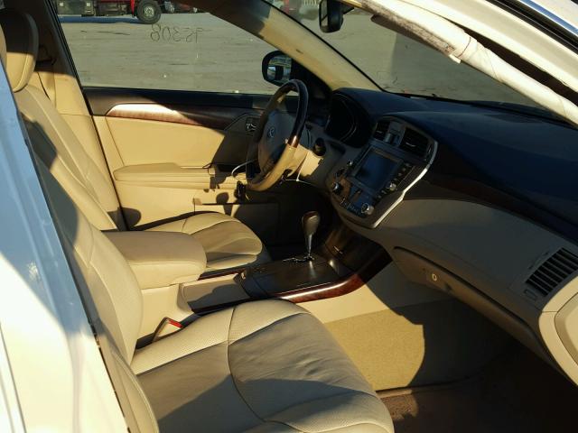 4T1BK3DB0BU437021 - 2011 TOYOTA AVALON BAS WHITE photo 5