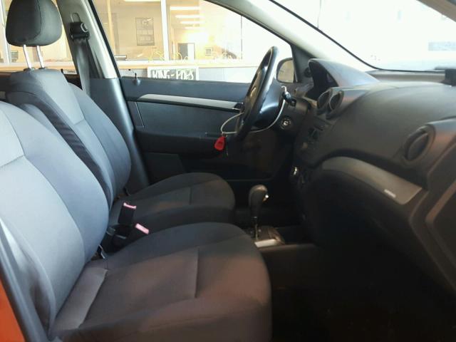 KL1TD56667B128968 - 2007 CHEVROLET AVEO BASE Pomarańczowy zdjęcie 5