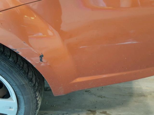 KL1TD56667B128968 - 2007 CHEVROLET AVEO BASE Pomarańczowy zdjęcie 9