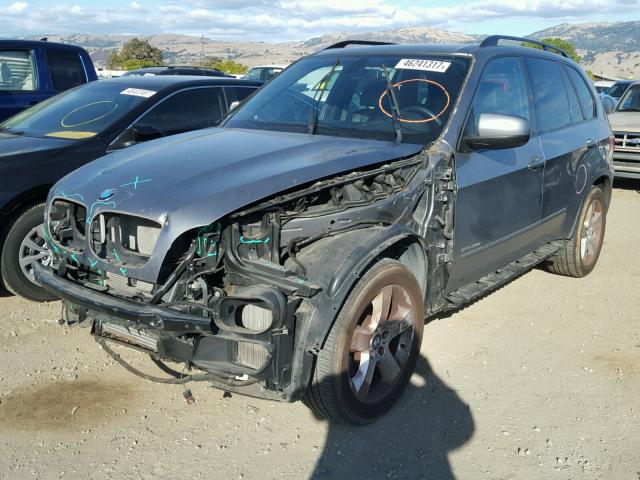 5UXFF03559LJ96592 - 2009 BMW X5 XDRIVE3 GRAY photo 2