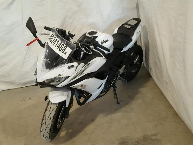 JKAEXEJ13HDA00775 - 2017 KAWASAKI EX650 J WHITE photo 2